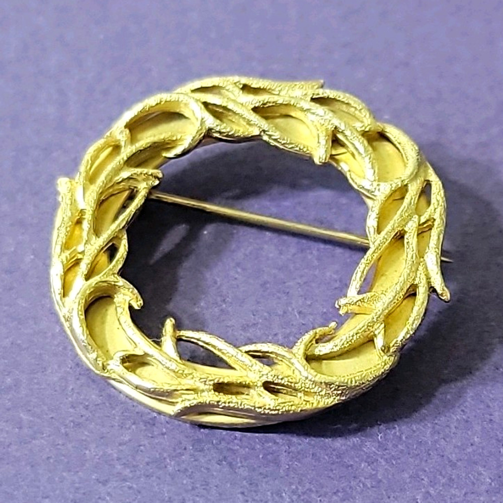Vintage Gold Tone Circle Wreath Brooch Pin Textured Branch Twig Design